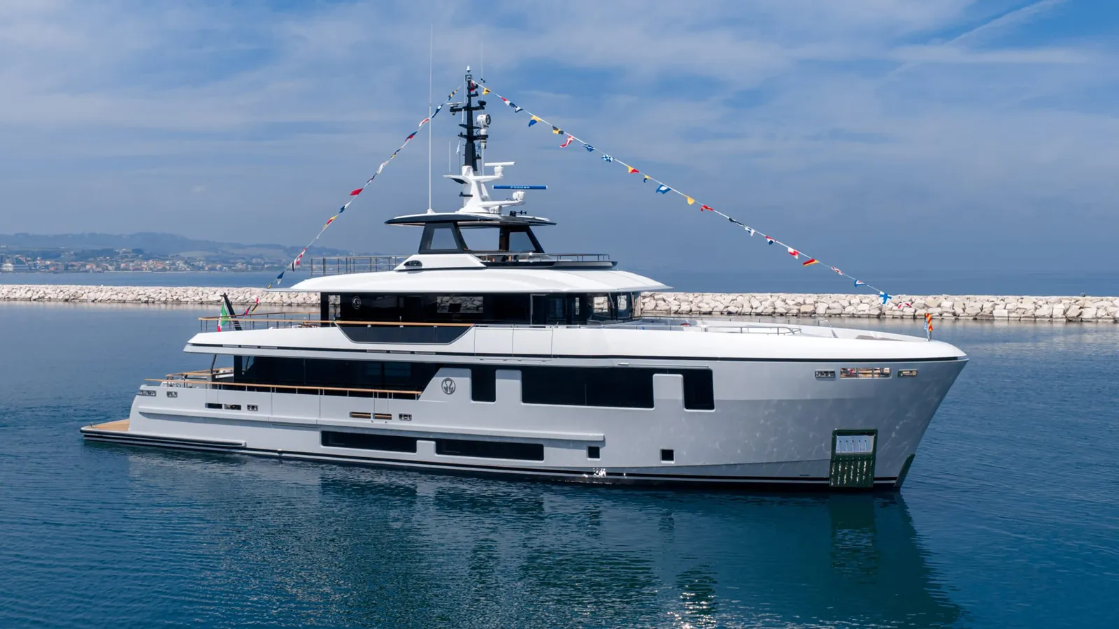 35m Explorer